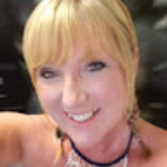 Meet your Posher, Sandy - Picture 1 of 1